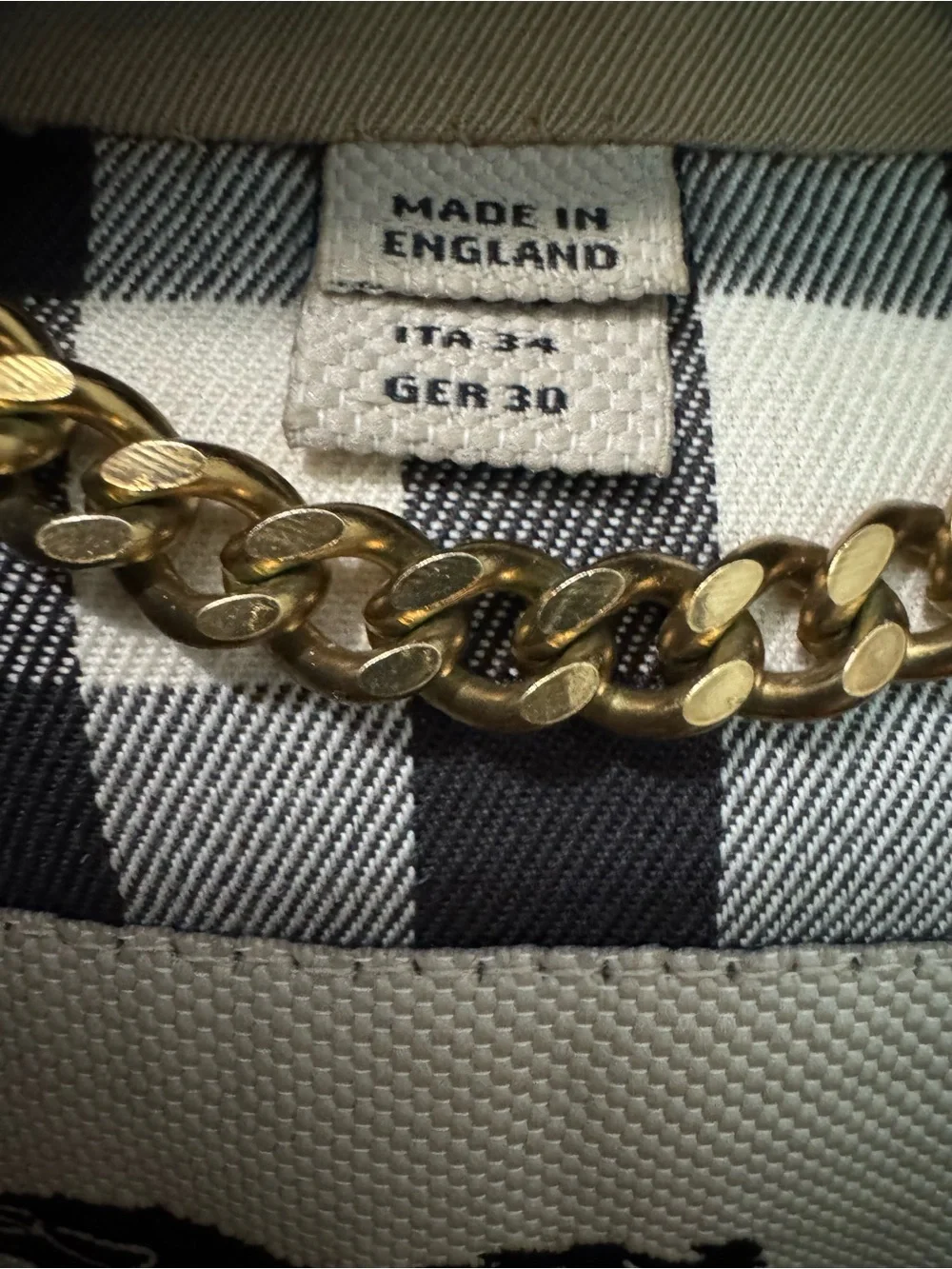 Burberry Khaki Trench Coat with Checked Lining and Gold Chain - Picture 4 of 7